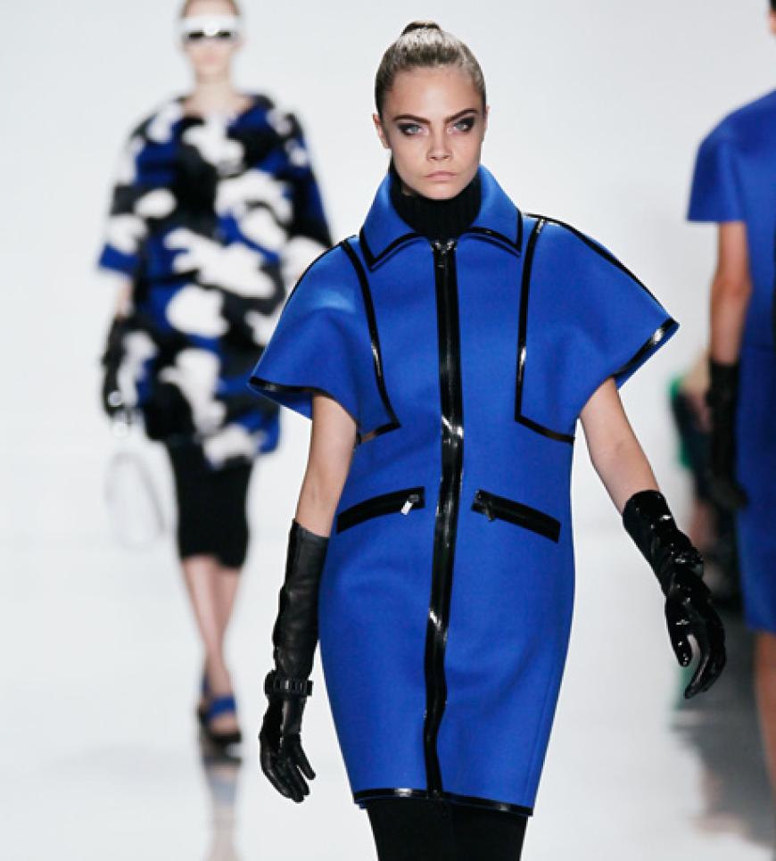 Das meistgebuchte Model der Saison, Cara Delevingne, läuft für den meistgegoogelten Designer. Wohl eine Win-Win Situation!