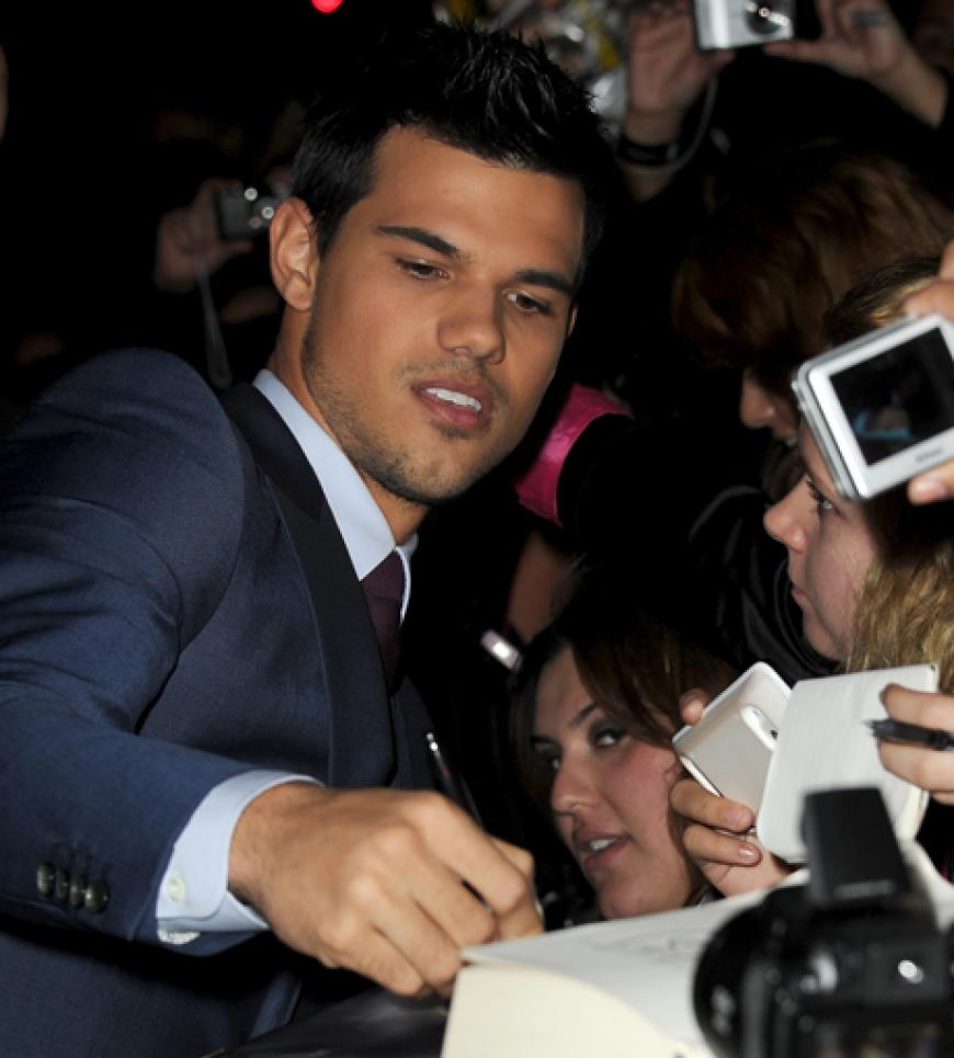 Smart: Taylor Lautner gab Autogramme