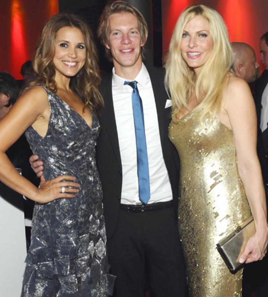 Moderatoren Karen Webb (l), Simon Gosejohann und Sonya Kraus