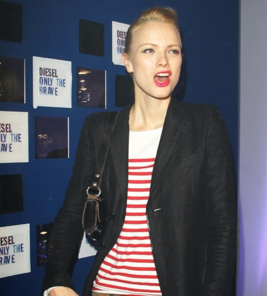 Das wird Trend: Lippenrot, wie es Model Franziska Knuppe und Alexandra Neldel trugen