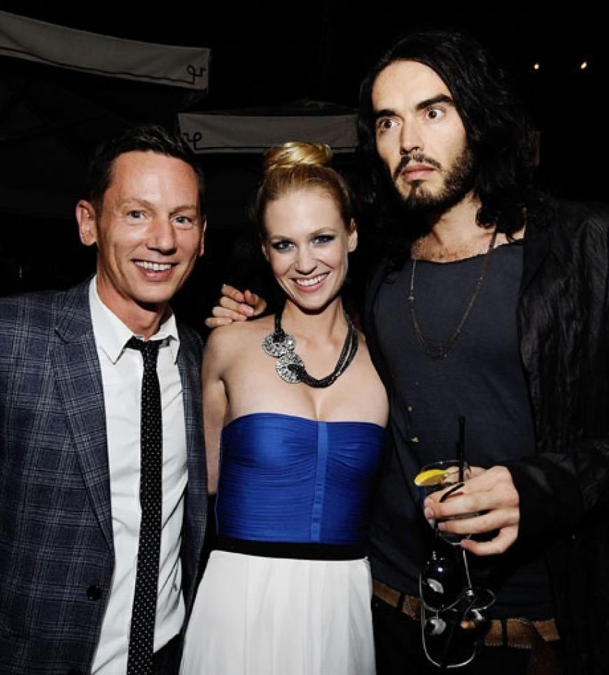 Jim Nelson mit January Jones und Russell Brand. Letzterer kam ohne seine Freundin Katy Perry