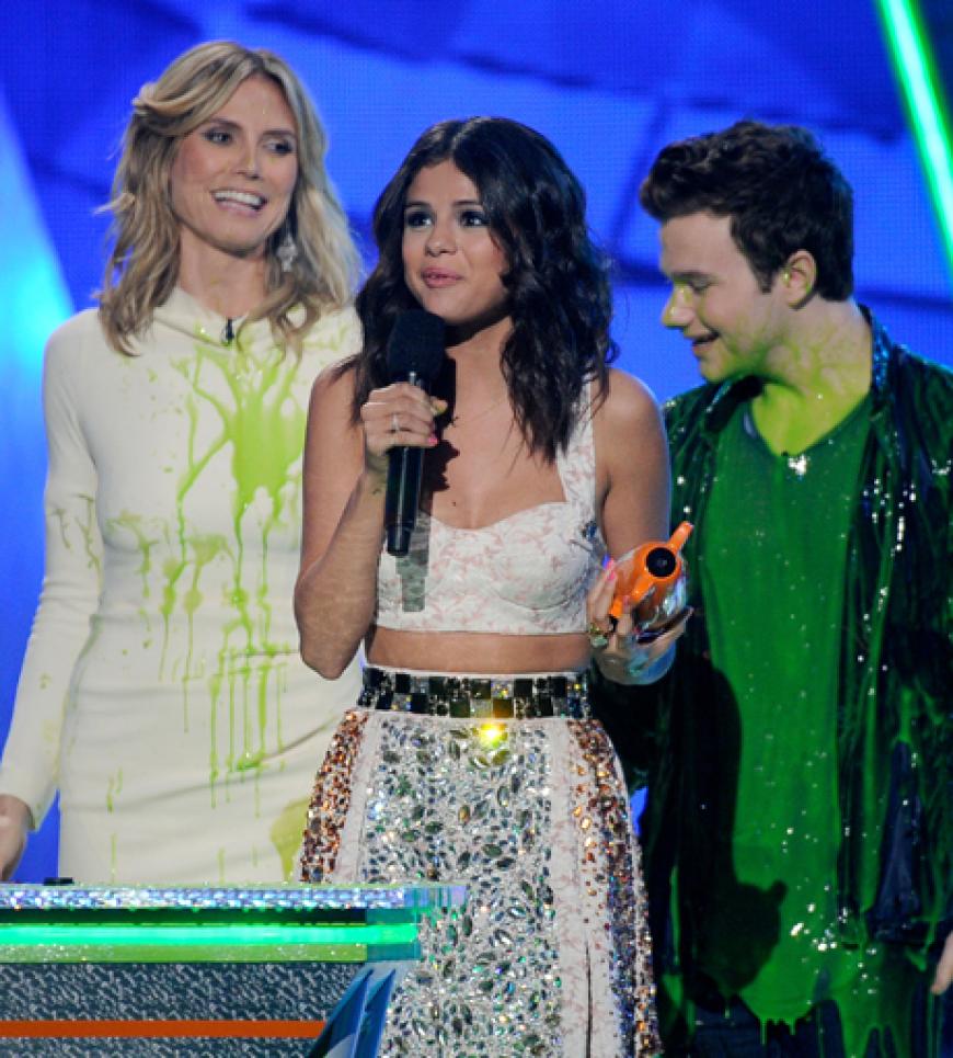 Das Gelächter ist groß! Heidi Klum, Selena Gomez und Chris Colfer nach der Schleim-Attacke