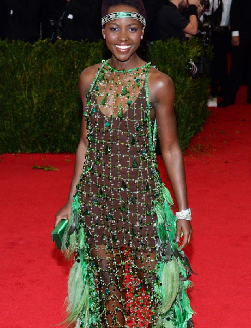 Ins Netz gegangen: Schauspielerin Lupita Nyong'o steht sonst für Stil und Eleganz. Leider war dieser Look nichts