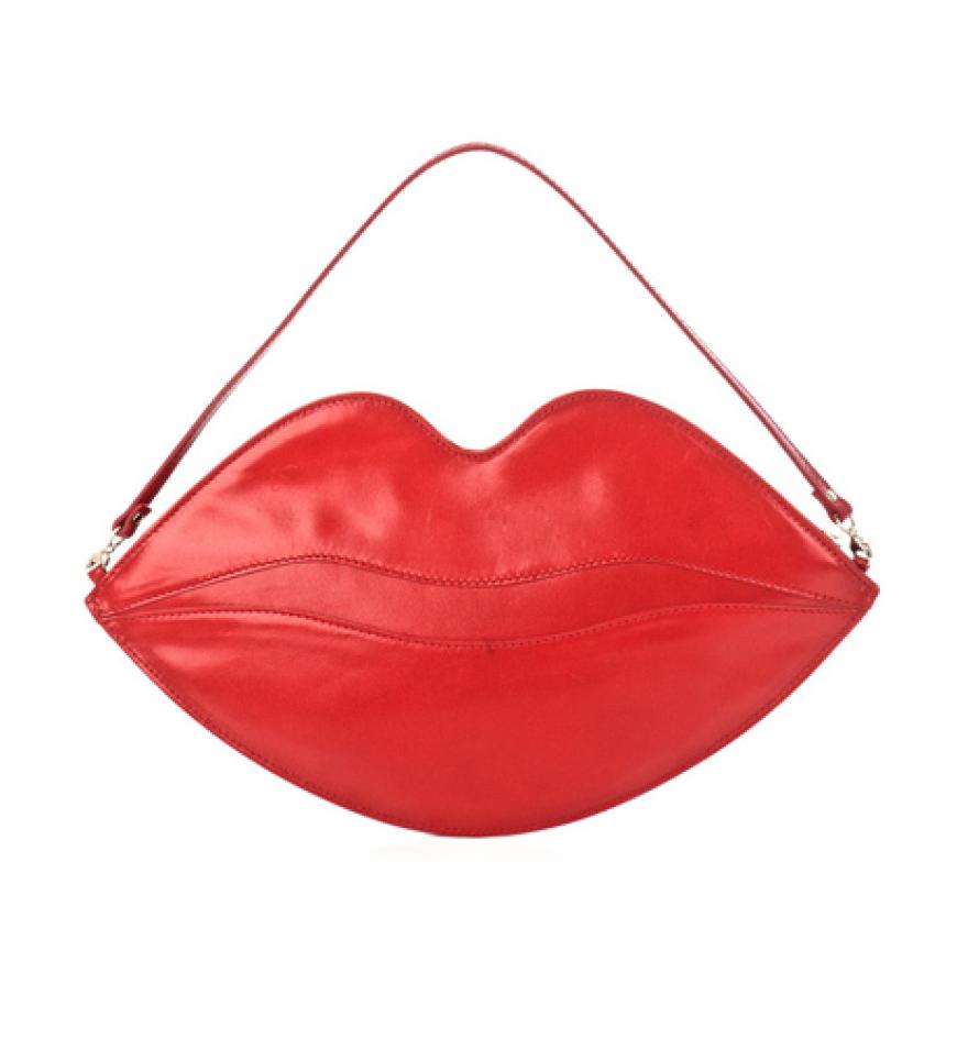 Kiss to go! Knallrote Tasche von Charlotte Olympia über matchesfashion.com, ca. 414 Euro