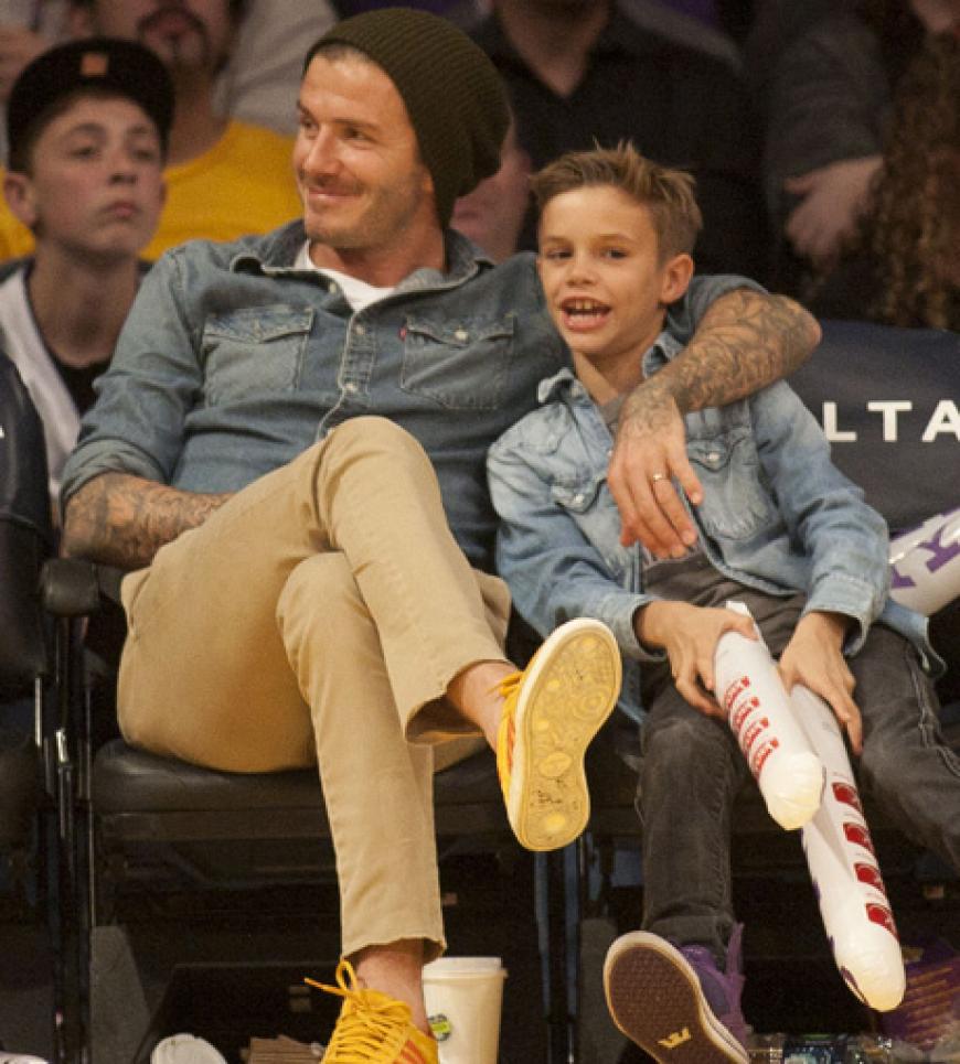 Zwischendurch geht's dann auch mal kuschelig zu. Romeo und Papa David Beckham
