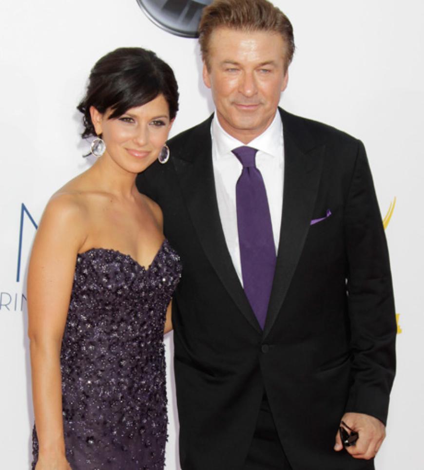 Alec Baldwin hat sich hingegen schon zum zweiten Mal getraut und gab seiner Freundin und Yogalehrerin Hilaria Lynn Thomas nach dreimonatiger Verlobungsphase das Ja-Wort