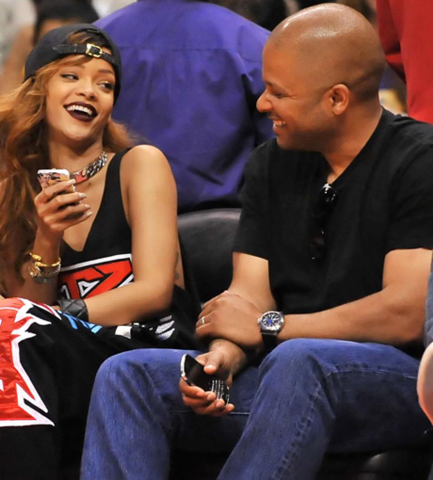 Wow, was für ein Auftritt! Rihanna war bei dem Spiel der Lakers in allerbester Laune - und auch von ihrem attraktiven Sitznachbarn ziemlich angetan. Von ihrem Lover Chris Brown fehlte hingegen jede Spur - mit ihm soll es inzwischen auch wieder aus sein