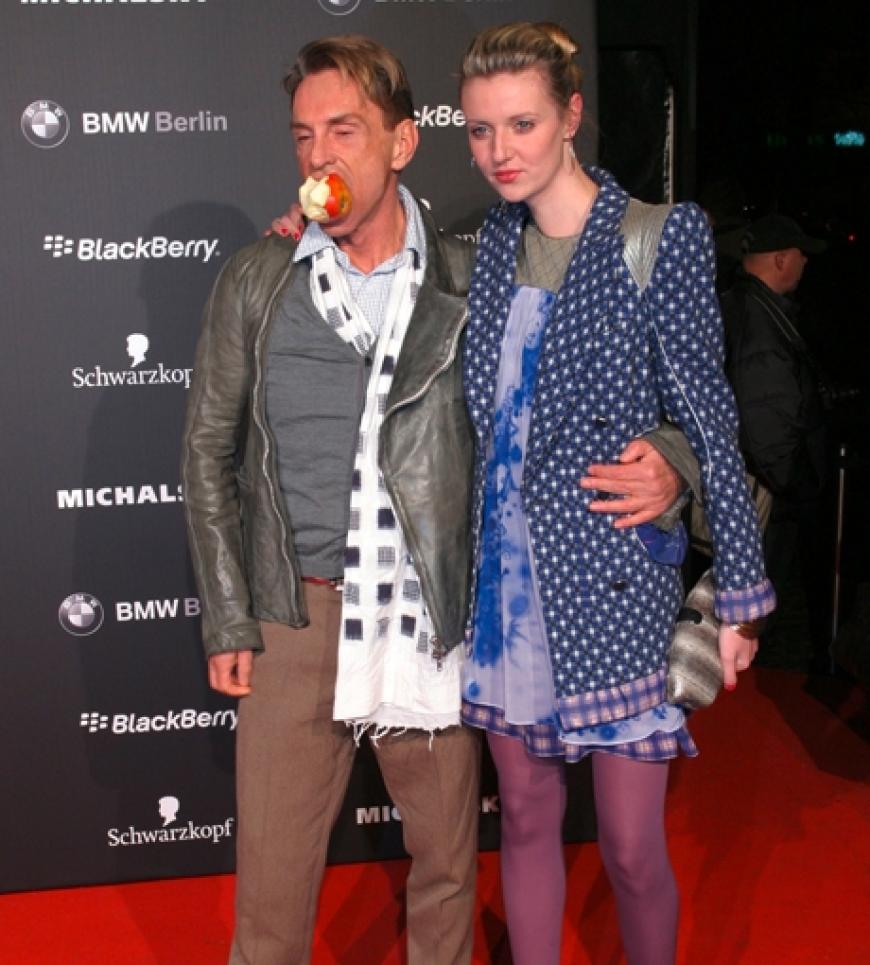 Wolfgang Joop mit seiner neuen Muse Model Natascha