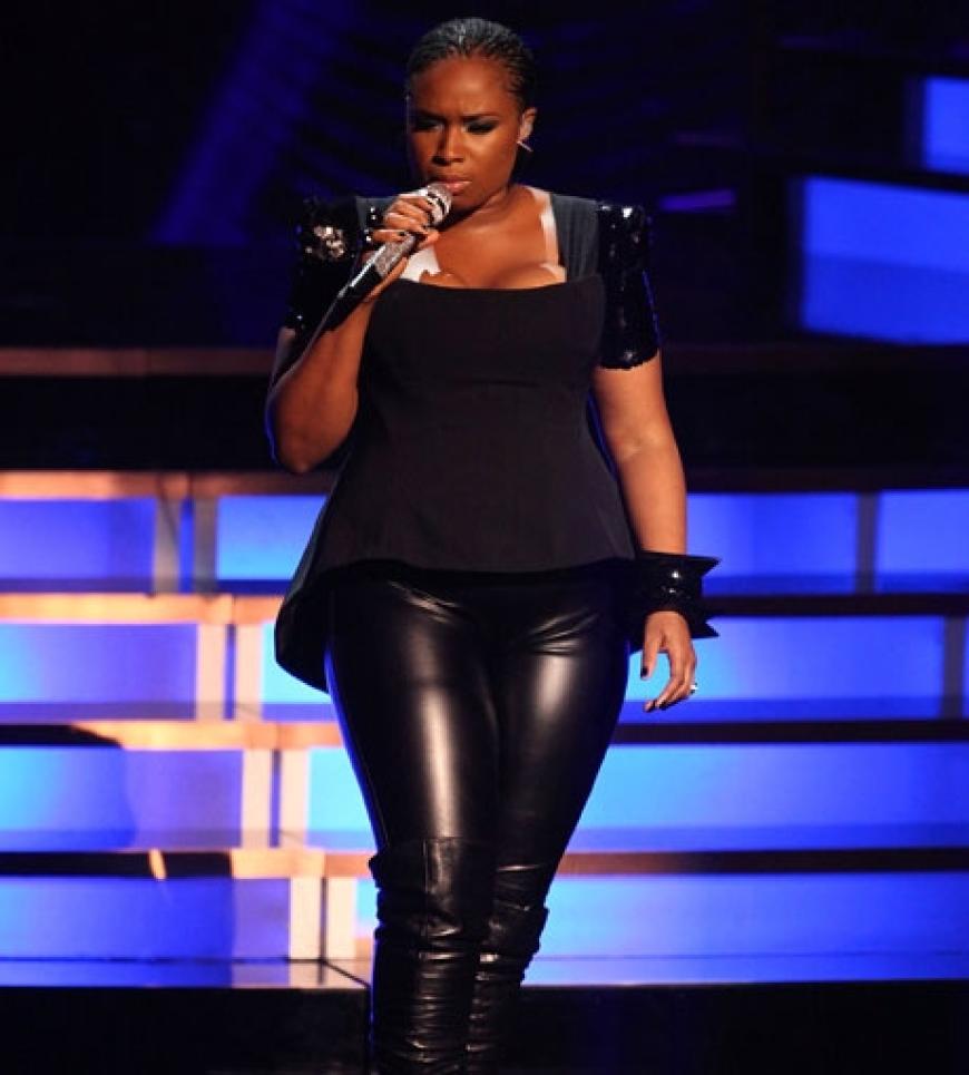 Jennifer Hudson in hautenger Lederleggings. Nach der Geburt ihres Sohnes im August gibt die Oscarpreisträgerin auf der Bühne schon wieder Gas