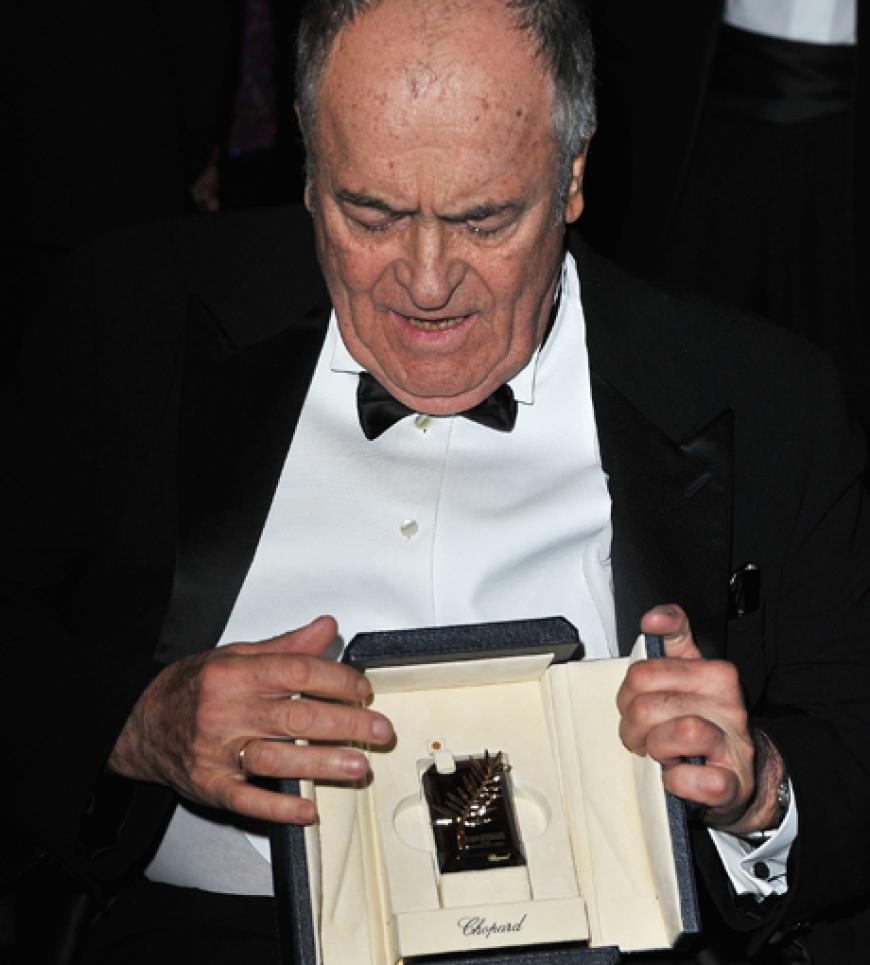 Mit einer besonderen Ehrung starteten die diesjährigen Filmfestspiele in Cannes: Der italienische Regisseur Bernardo Bertolucci wurde mit einer Ehrenpalme gewürdigt