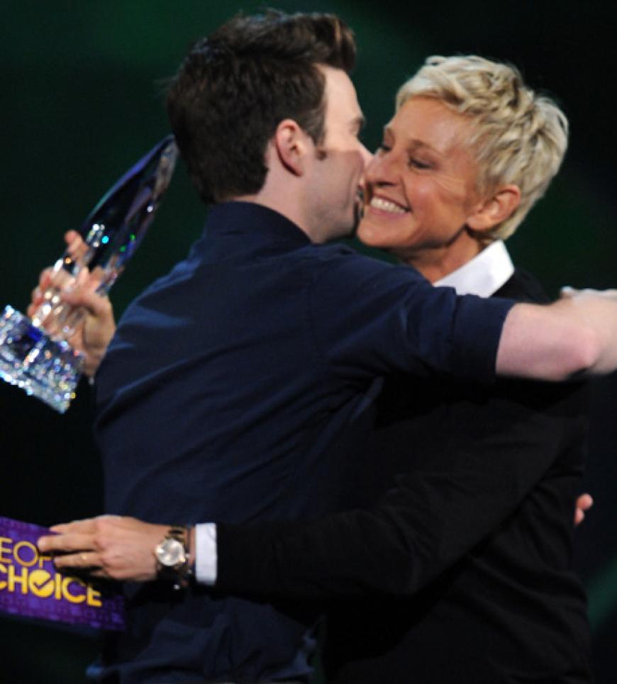 Glückwunsch! Chris Colfer überreicht TV-Star Ellen DeGeneres einen Award in der Kategorie
