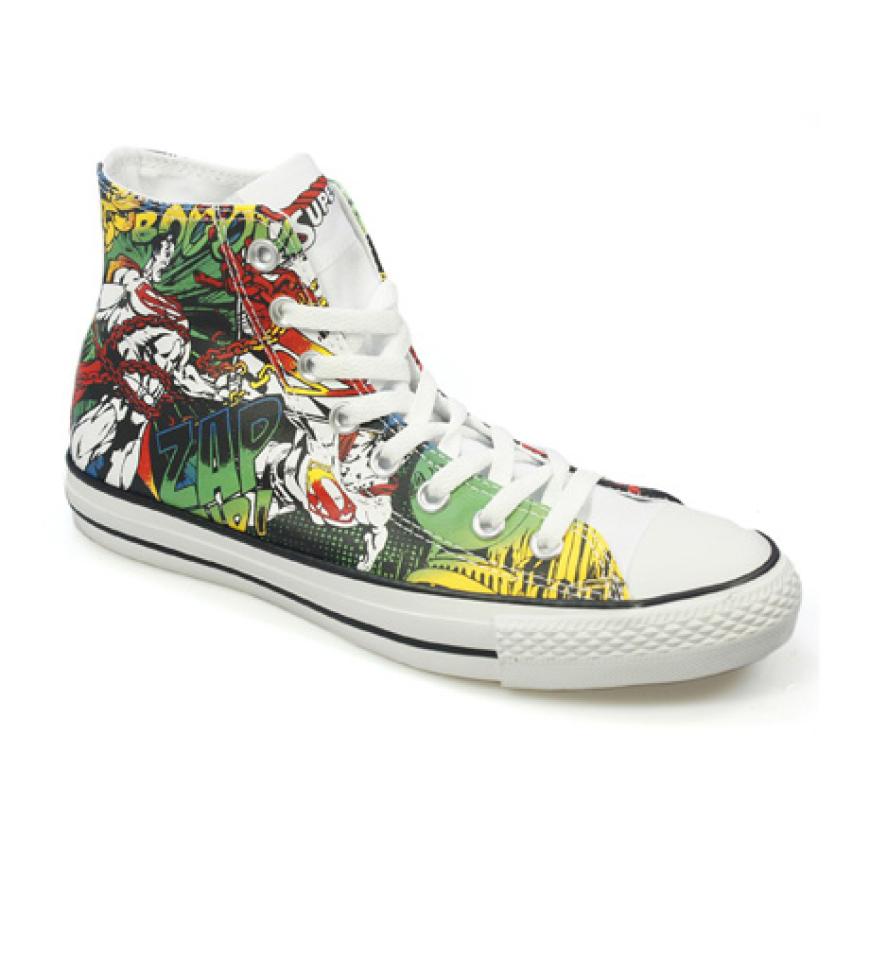 Mit diesen Superman-Chucks an ihren Füßen wird der Weg zum Büro eine Leichtigkeit! Converse über amazon.de, ca. 70 Euro
