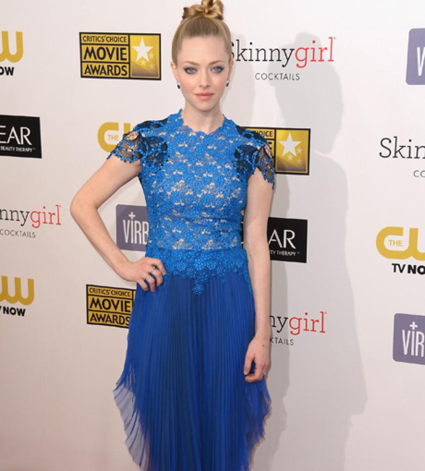Amanda Seyfried machte Blau in einem Kleid von Marios Schwab. Hat sie damit ins Schwarze getroffen?