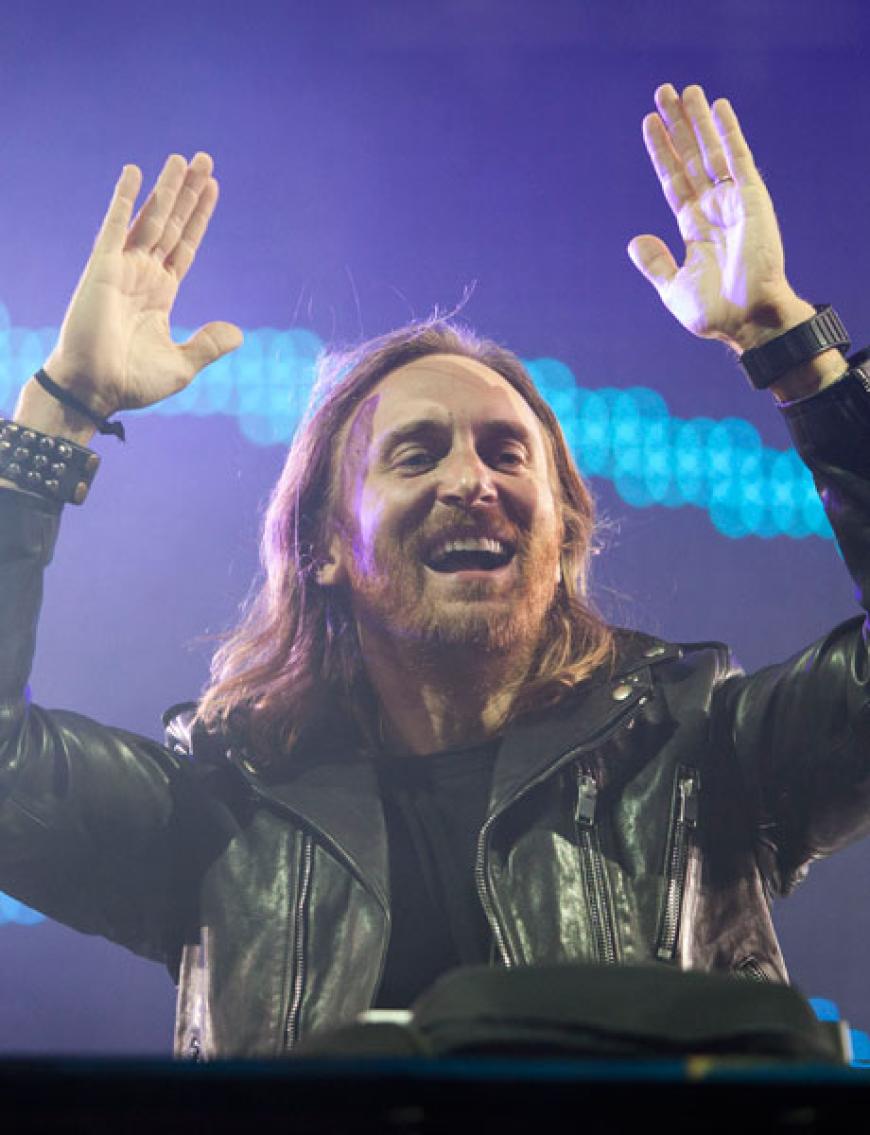 Es ist Star-DJ David Guetta!