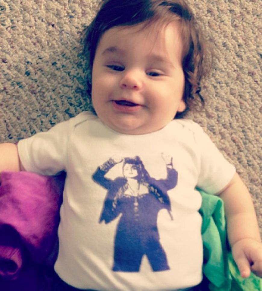 Nicht nur Perez Hilton Senior ist Madonna-Fan - auch sein Junior soll es werden. Deshalb trägt Klein-Mario schon mal ein Shirt der Pop-Ikone