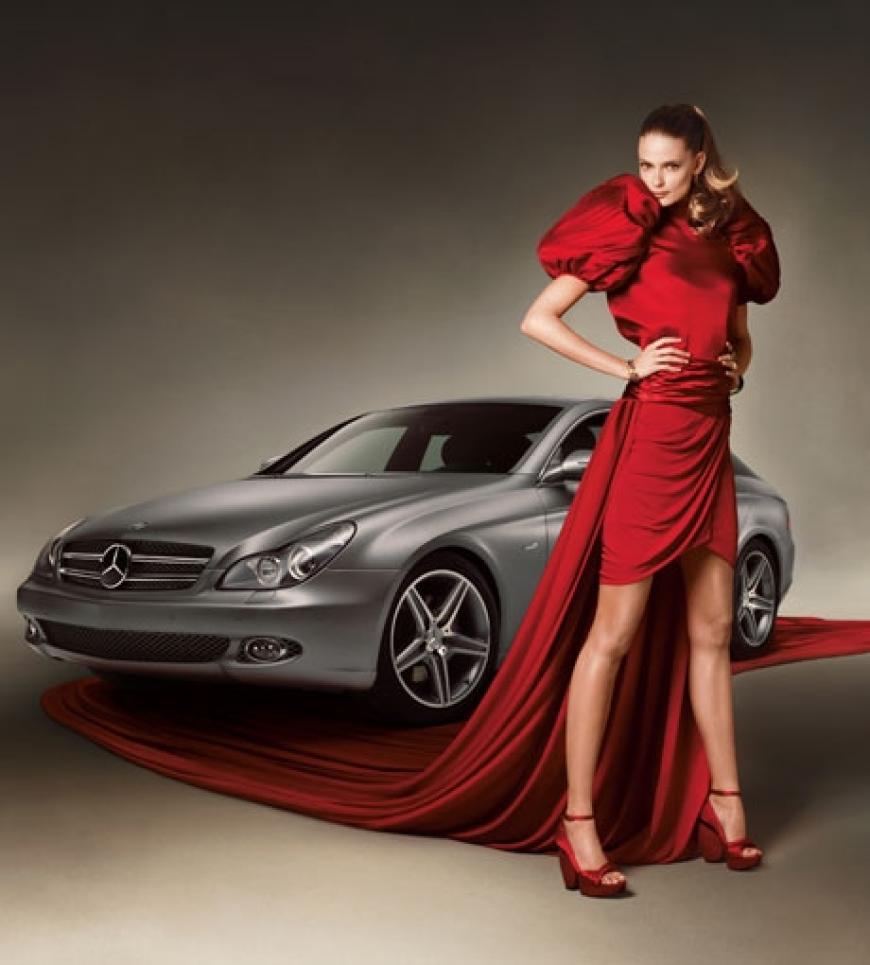 Gemeinsam vor der Kamera: Der Mercedes-Benz CLS 350 CGI Grand Edition und Model Julia Stegner.