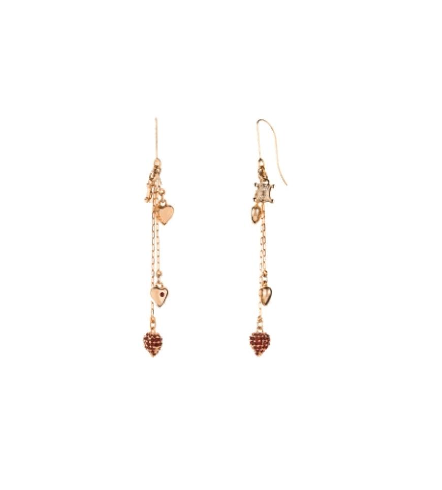 Passend zum Valentinstag präsentiert Celine eine neue Schmuckkollektion mit wunderschönen Herzanhängern und Swarovski-Kristallen.