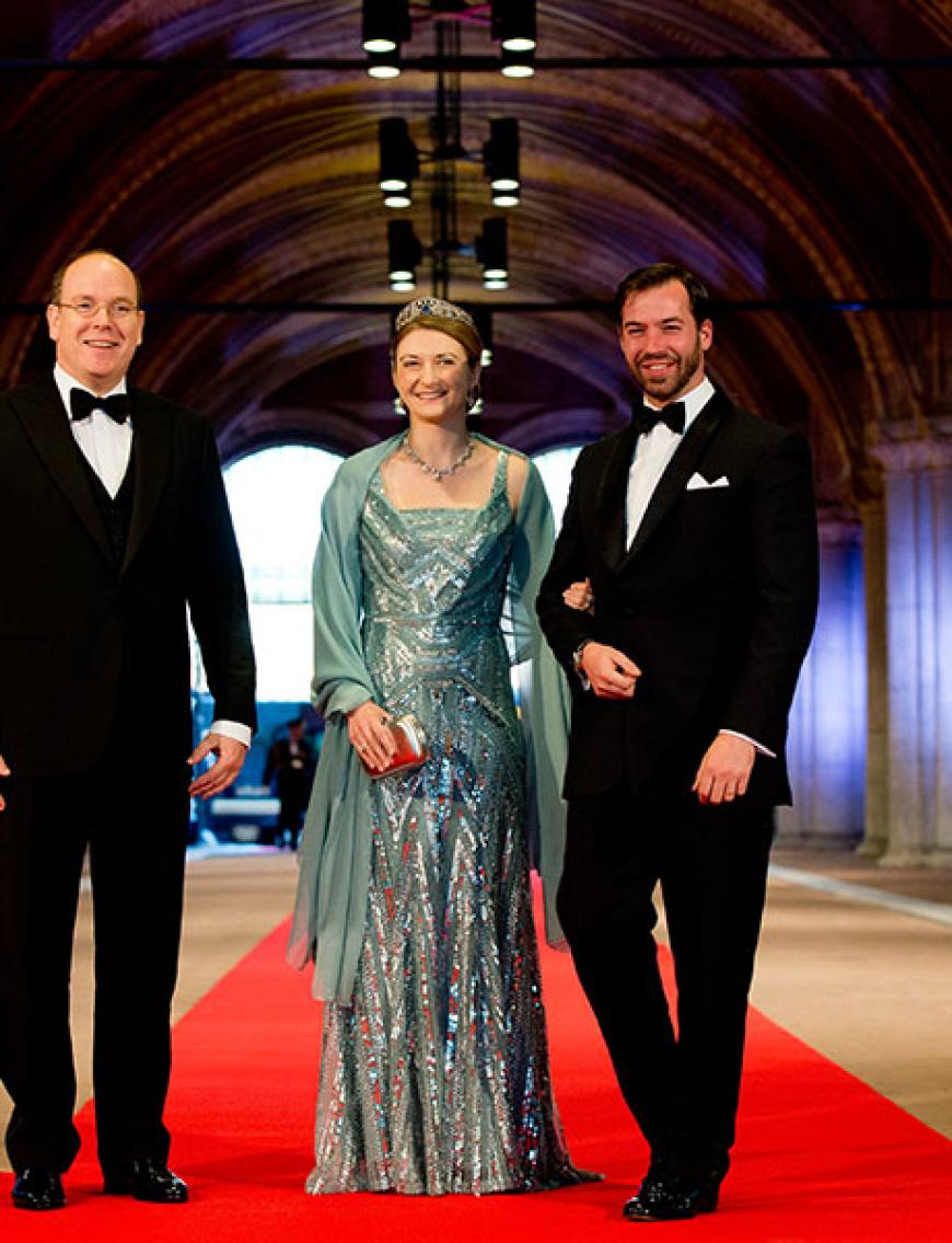 Fürst Albert II von Monaco (ohne Charlène, die angeblich mit einem Charityprojekt und der Hochzeit eines engen Freundes in Südafrika eingebunden ist) mit der Großherzogin Stephanie von Luxemburg und Ehemann Großherzog Guillaume