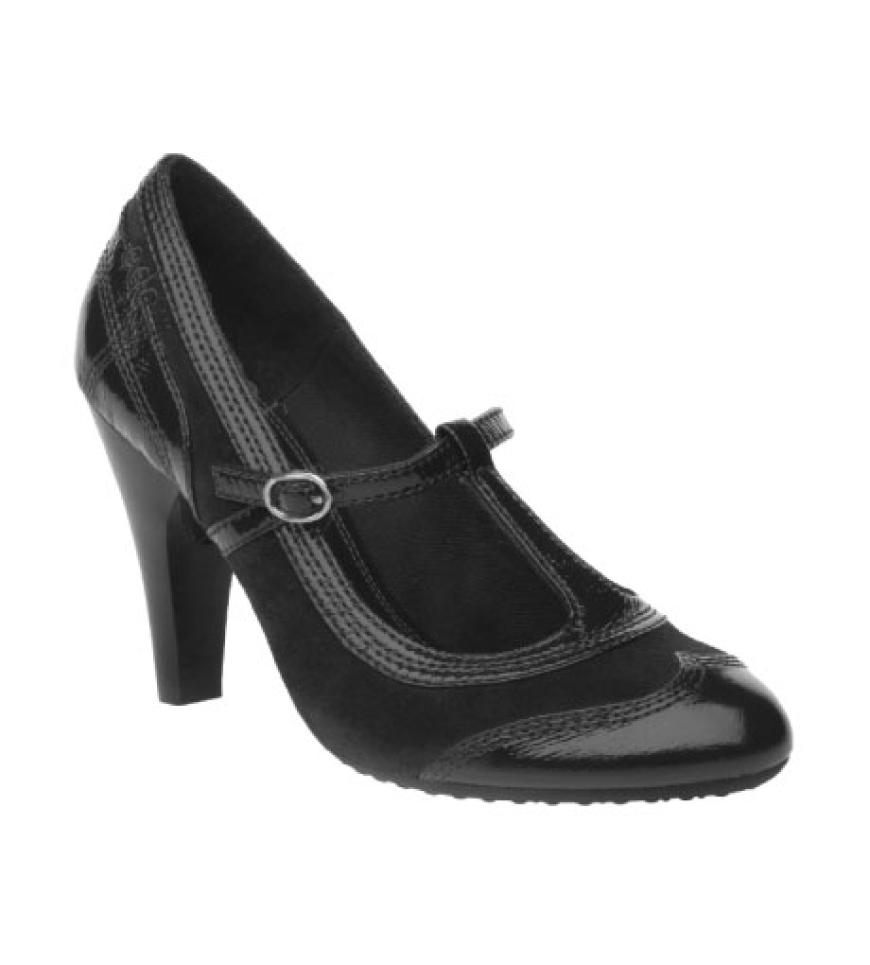 Klassiker in Schwarz aus Wildleder mit Lackdetails von Esprit, ca. 60 Euro