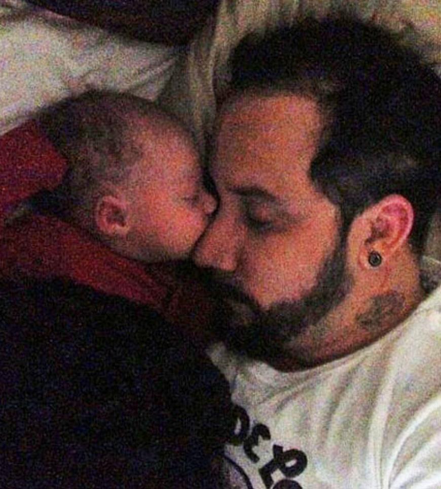 Der ehemalige Backstreet Boy AJ McLean schmust mit seiner kleinen Tochter Ava