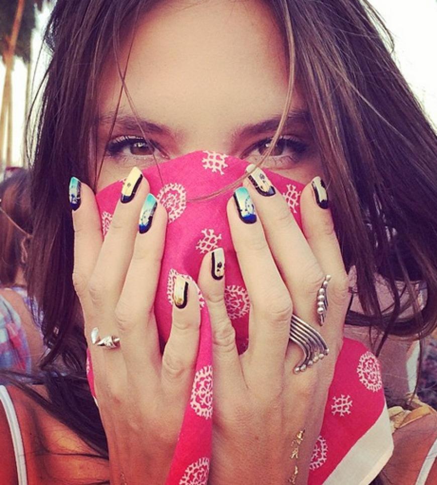 Ebenfalls wunderschön: Alessandra Ambrosio. Detailverliebt wie das