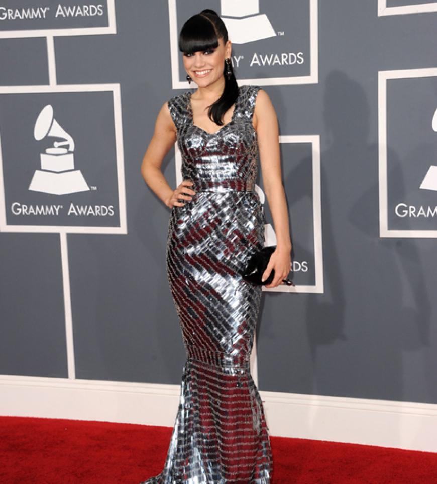 Jessie J bezeichnete sich selbst in dem Kleid von Julien Macdonald als