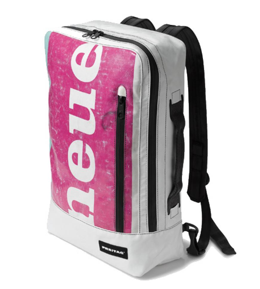 Da geht viel rein! Rucksack aus recycelter LKW-Plane von Freitag, ca. 260 Euro