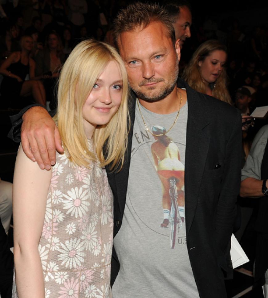 Doch nicht nur auf dem Catwalk war es spannend - auch in der Frontrow und Backstage gab es viel zu sehen. Zum Beispiel Dakota Fanning und den Fotograf Jürgen Teller