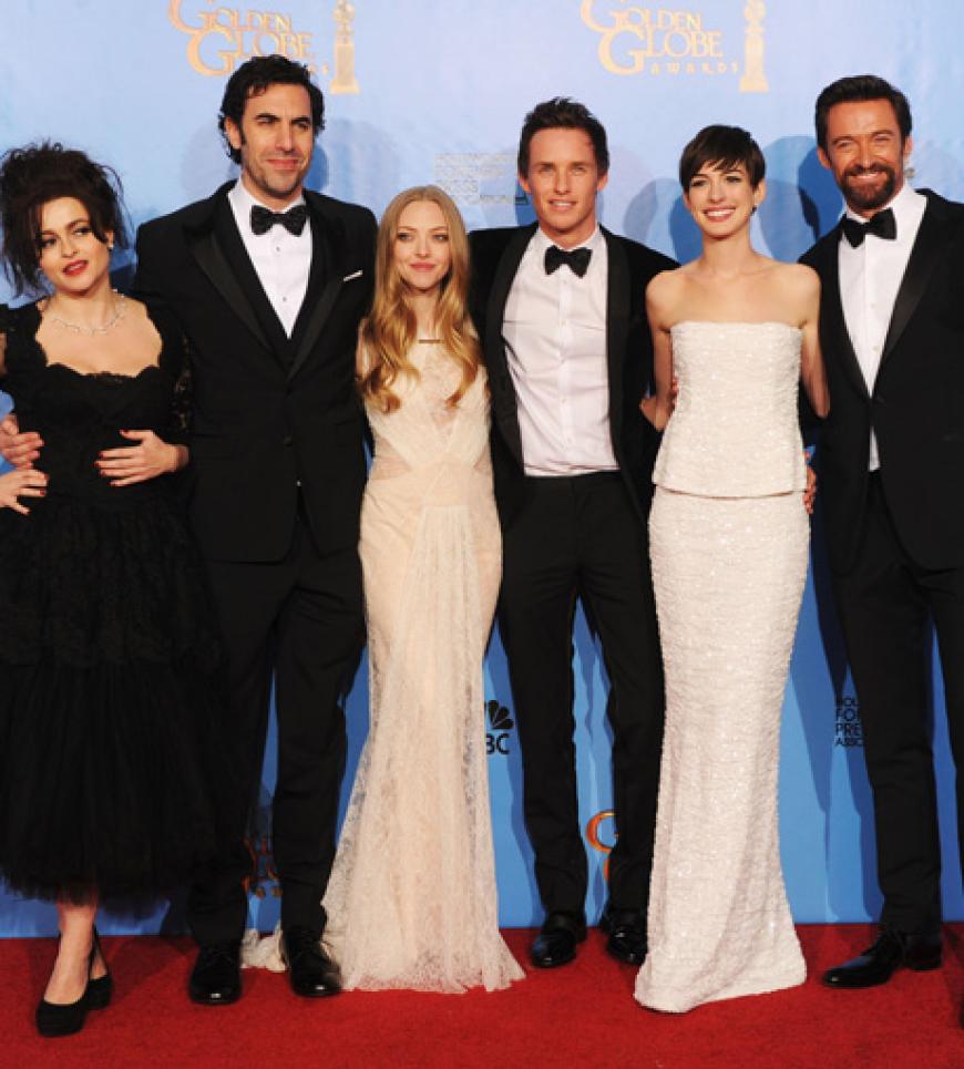Helena Bonham Carter, Sacha Baron Cohen, Amanda Seyfried, Eddie Redmayne, Anne Hathaway und Hugh Jackman freuen sich über die Trophäe für die Musical-Verfilmung