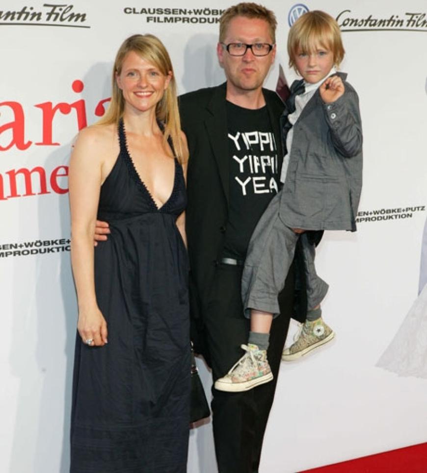 Jan Weiler und seine Familie. Er hat die Story des Films geschrieben. Es geht um eine deutsch-italienische Hochzeit in Süditalien - und bei den witzigen Vorbereitungen in Campobello bleibt bestimmt kein Auge trocken
