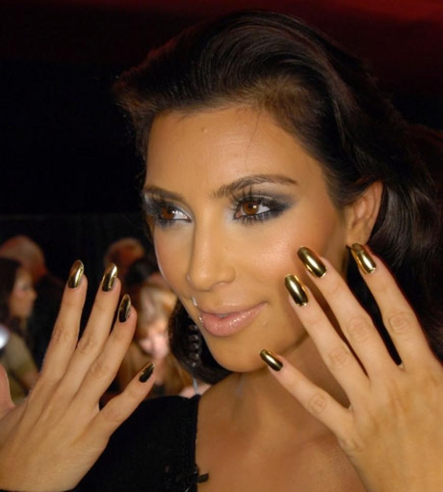 Kim Kardashian zeigt ihren neuen Nägel