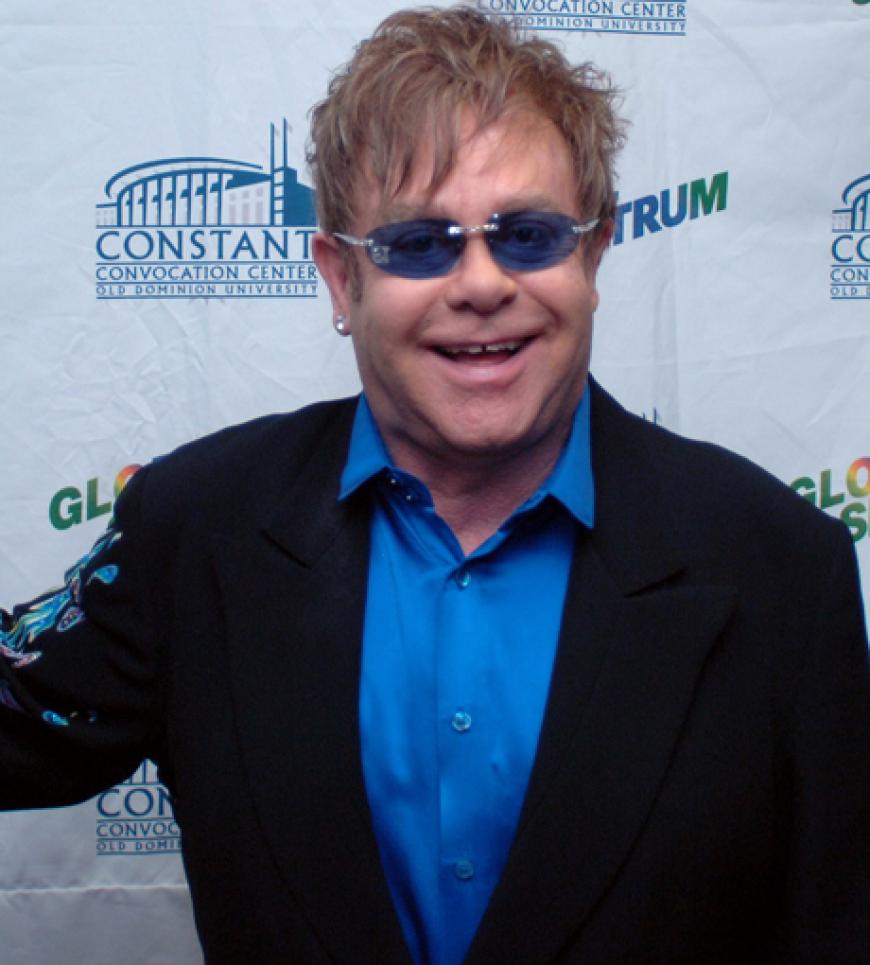Elton John heißt eigentlich Reginald Kenneth Dwight.