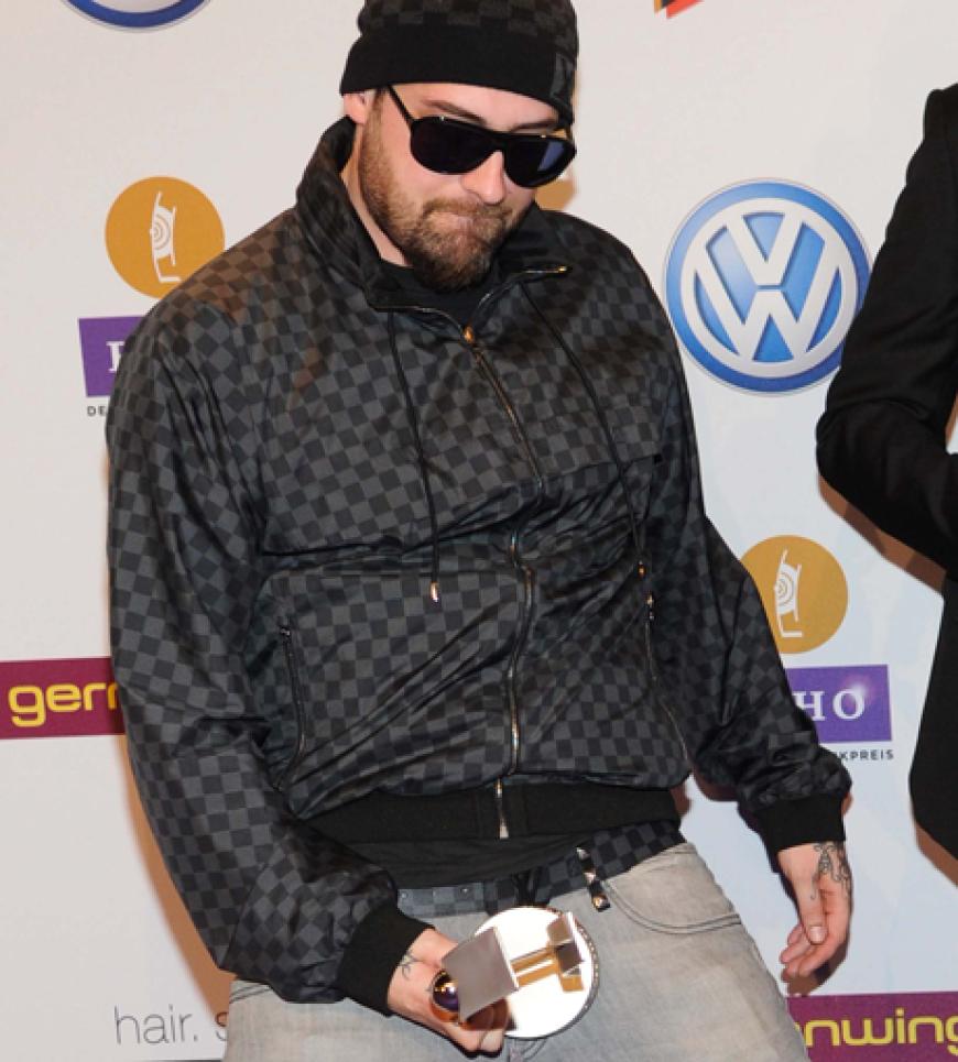 Anschließend hielt er sich den Preis zwischen die Beine. Muss das denn sein?!