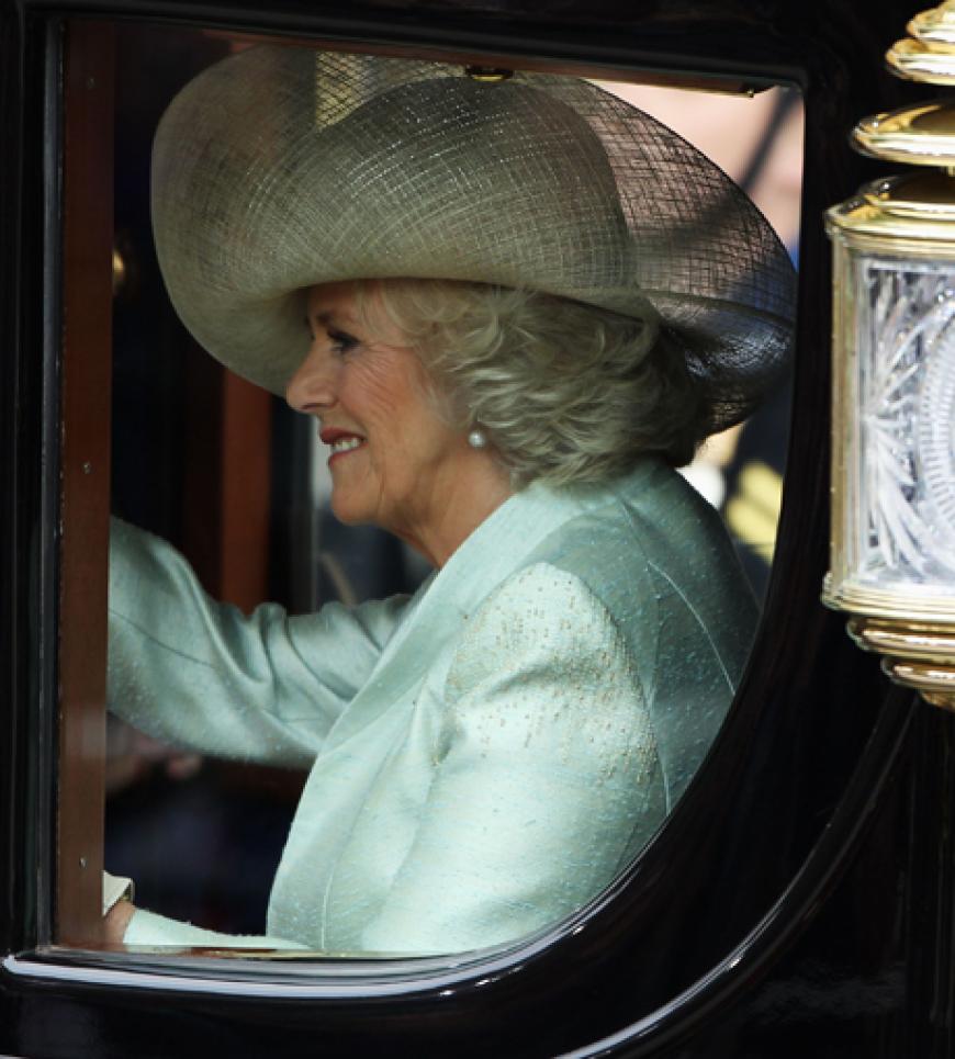 Charles Gattin Camilla fährt in einer Kutsche zum Buckingham Palace