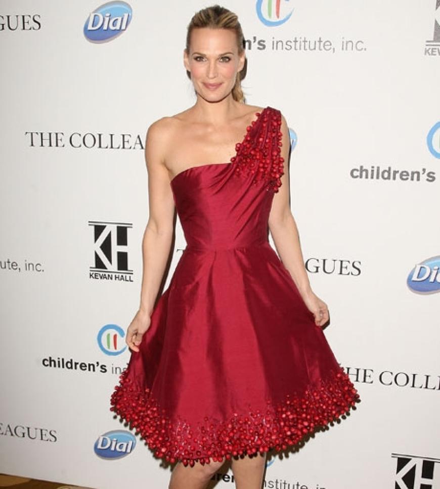 Molly Sims zeigt ihren guten Geschmack und...