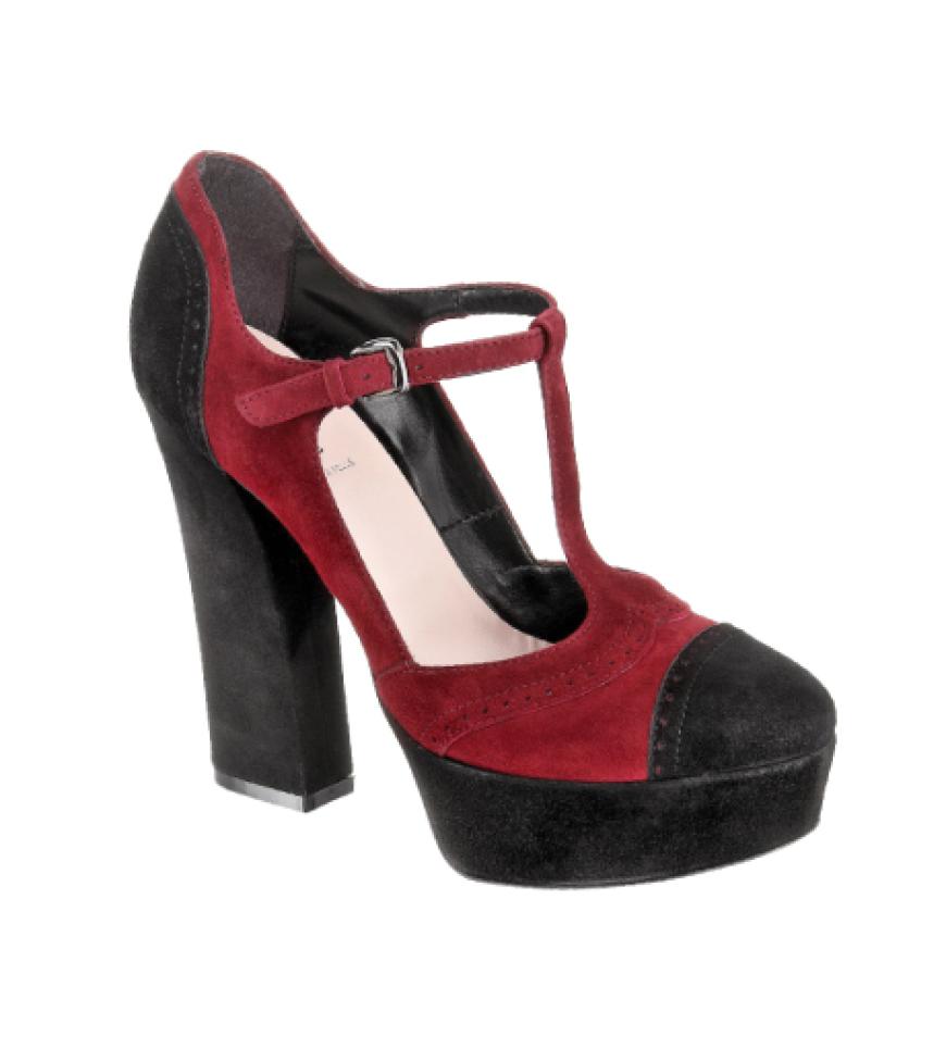 Vor allem Louis Vuitton, Miu Miu und Fendi propagieren nostalgische Pumps mit runden Kappen und breiten Blockabsätzen. Plateaupumps über shoemanic.com, ca. 95 Euro