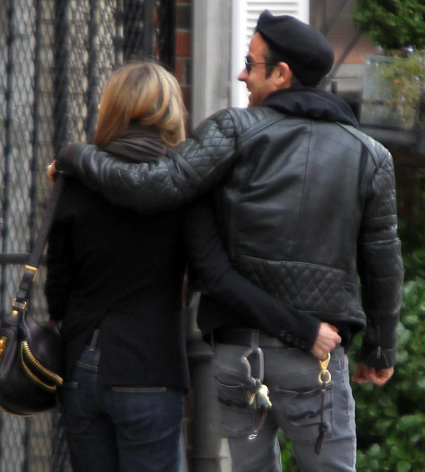 Arm in Arm genießen Jennifer und Justin ihre gemeinsame Zeit im Big Apple
