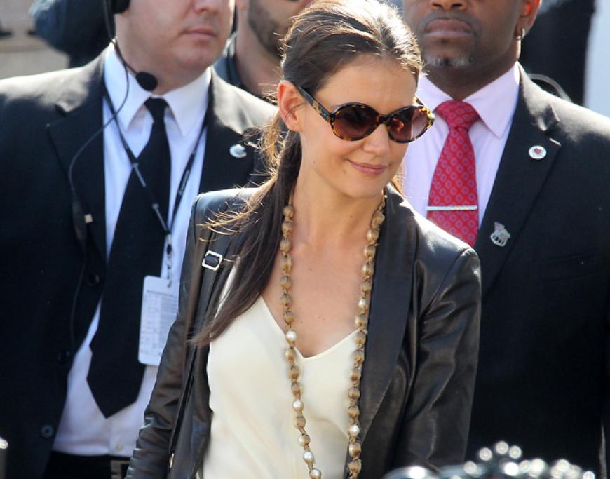 Auch Katie Holmes, die unter die Designerinnen gegangen ist, besucht die Modewoche