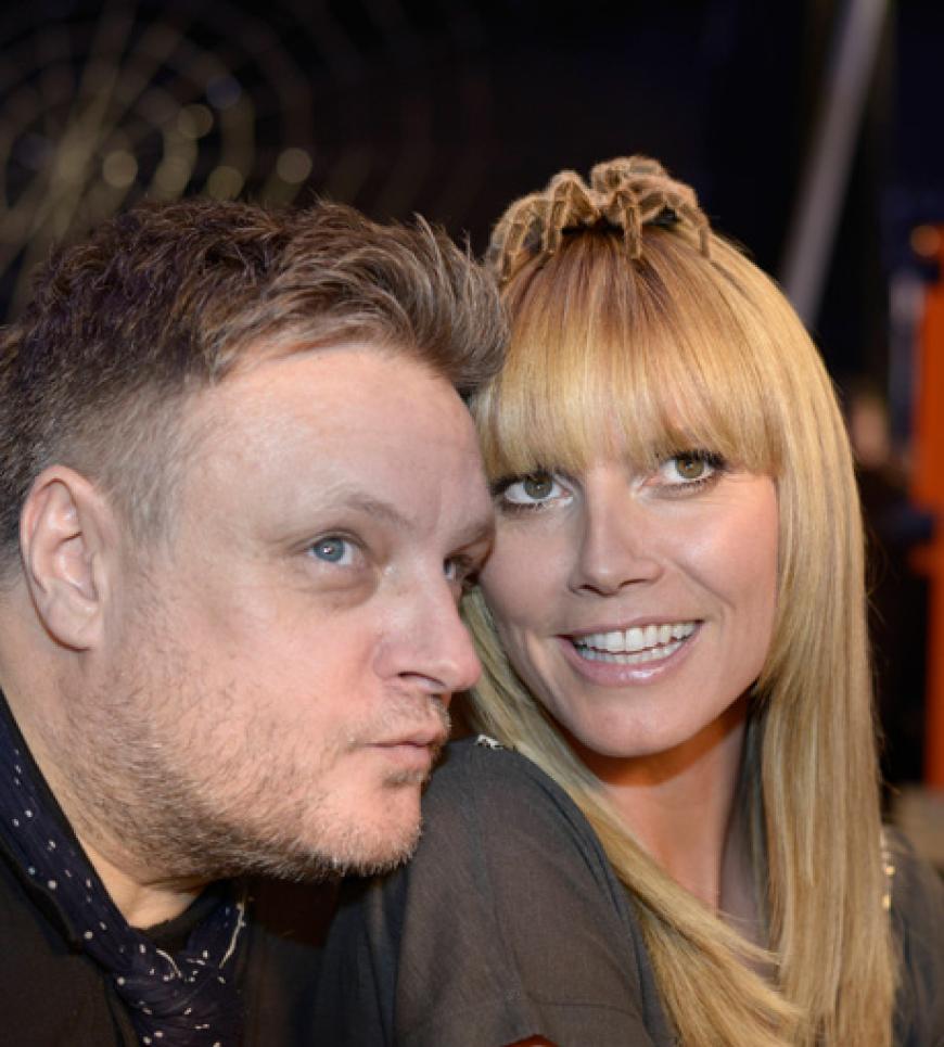 Starfotograf Rankin ist skeptisch, doch Heidi Klum ist wie immer völlig entspannt - die Vogelspinne sitzt auf ihrem Kopf