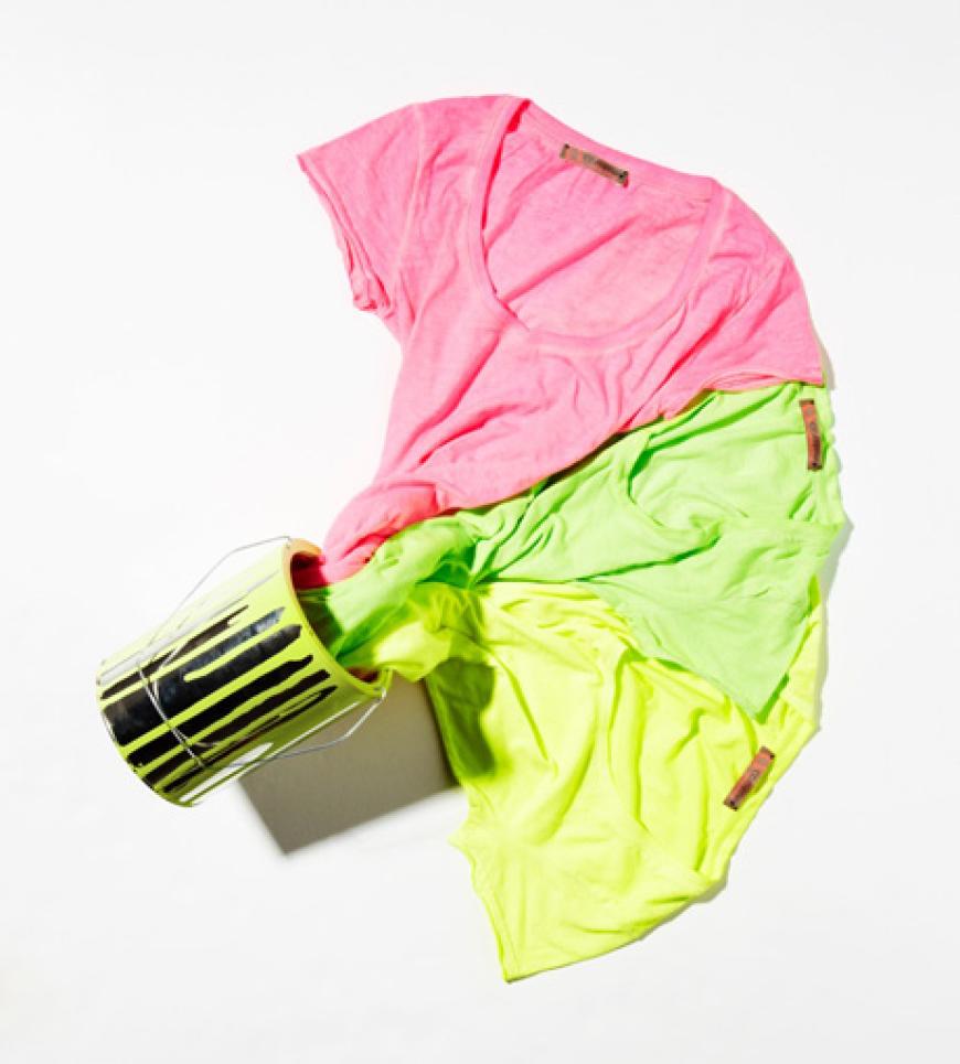 3. August 2012: Die bringen Frische in unsere Sommergarderobe! Lässige Shirts in angesagten Neonfarben von Comma, je ca. 30 Euro