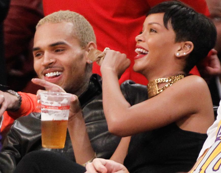 Das war deutlich beim Basketball-Spiel der LA Lakers kurz vor Weihnachten 2012 zu sehen. Chris und Rihanna lachten ununterbrochen