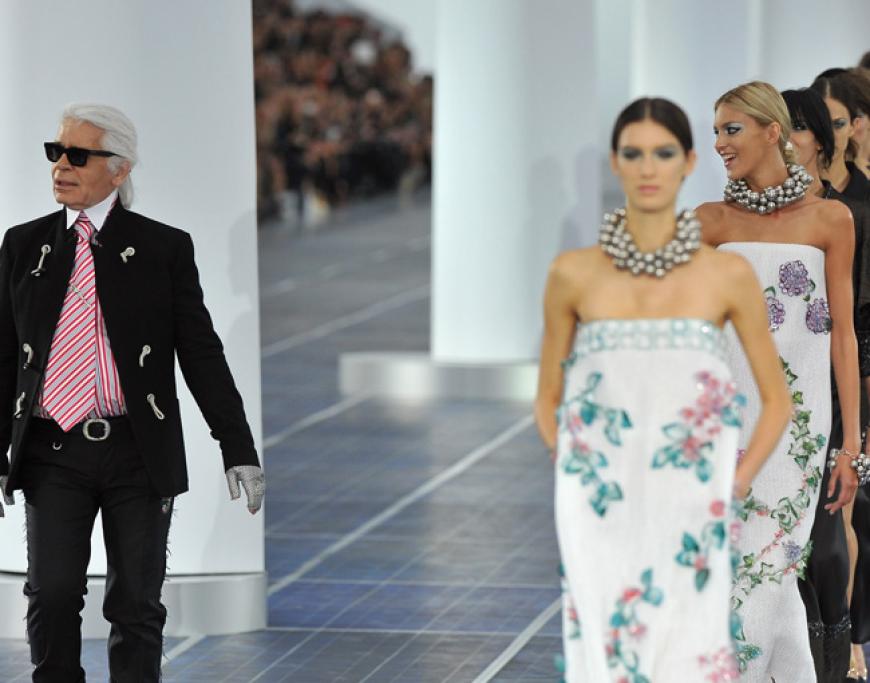 Wenn der Modezar lädt, kommen sie alle: Karl Lagerfeld lässt sich von seinen Gästen feiern