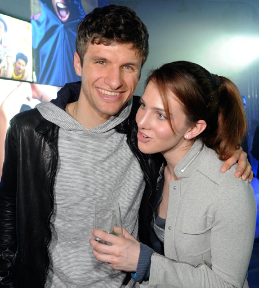 Schönstes Paar des Abends: Fußballprofi Thomas Müller und seine Ehefrau Lisa