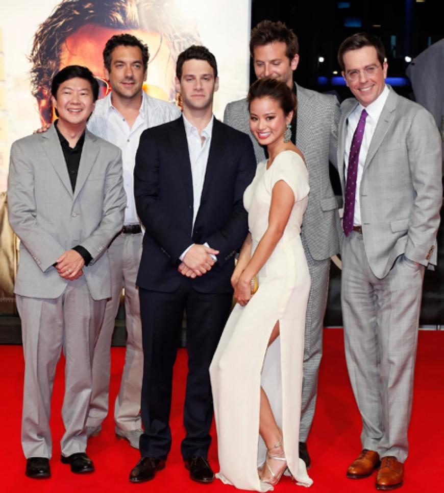 Regisseur Todd Phillips posiert mit seinem Team: Bradley Cooper, KenJeong, Justin Bartha, Jamie Chung und Ed Helms