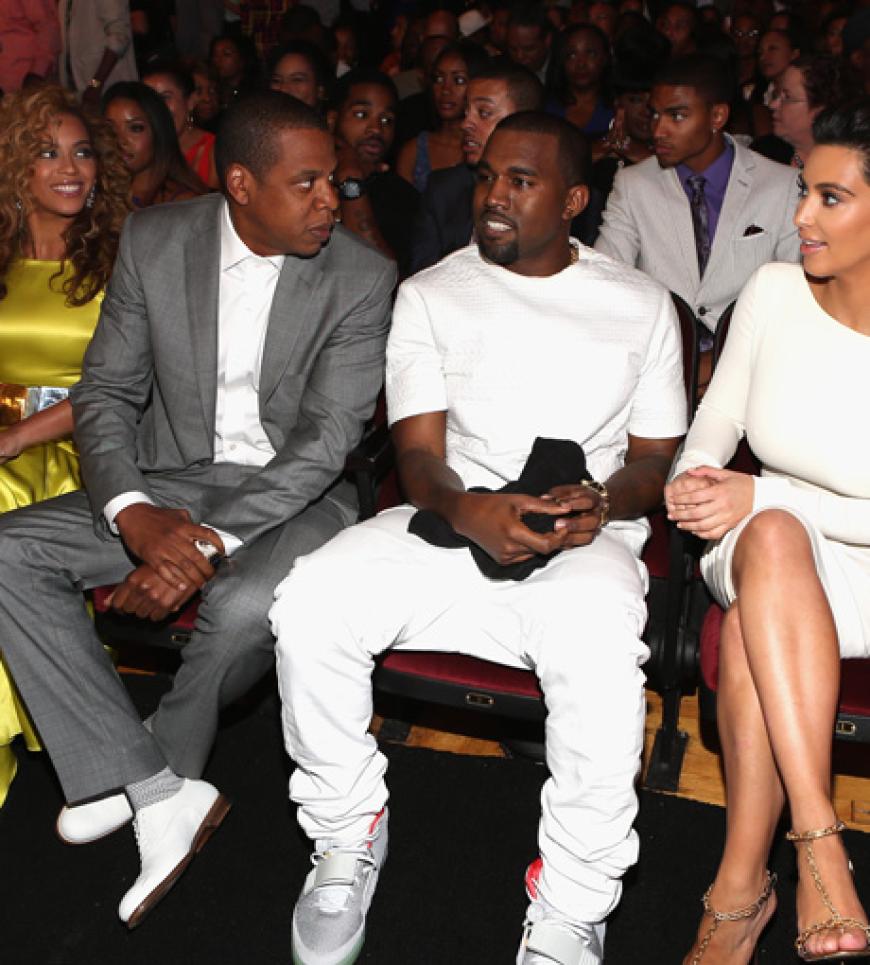 Auf diese Frontrow sind viele Veranstalter sicher neidisch: Beyoncé Knowles, Jay-Z, Kanye West und Kim Kardashian kamen am Sonntag, 1. Juli 2012, ins