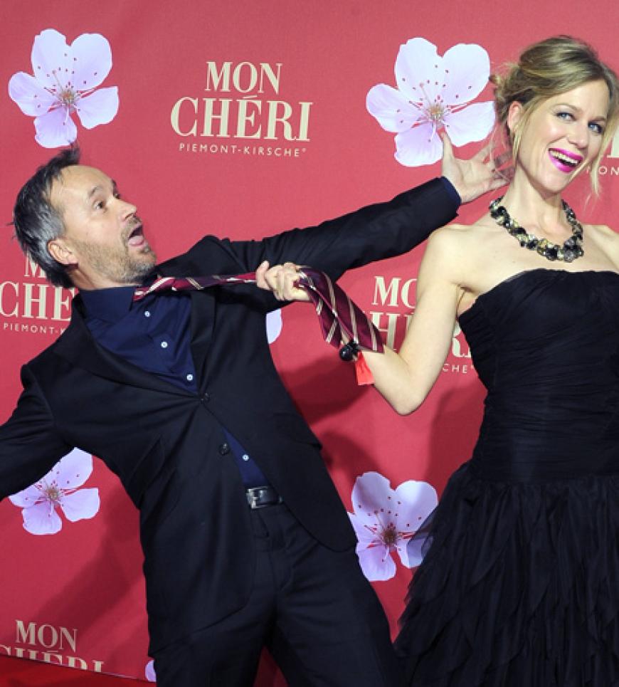 Das Schauspielerpaar Thomas Darchinger und Katharina Schwarz boten den Fotografen eine Show-Einlage