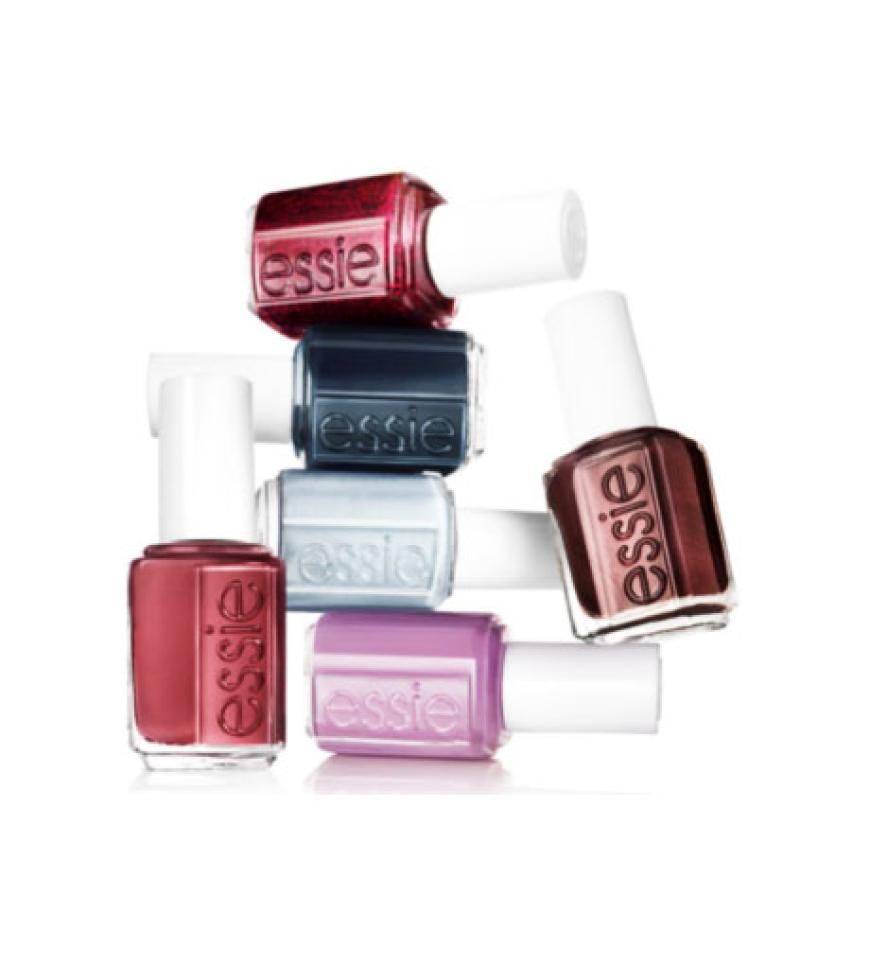 Der Winter ist trist? Von wegen! Dank der Winterkollektion von Essie kommt endlich Farbe ins Spiel (und was für welche!). Jetzt erhältlich, ab 7,95 Euro