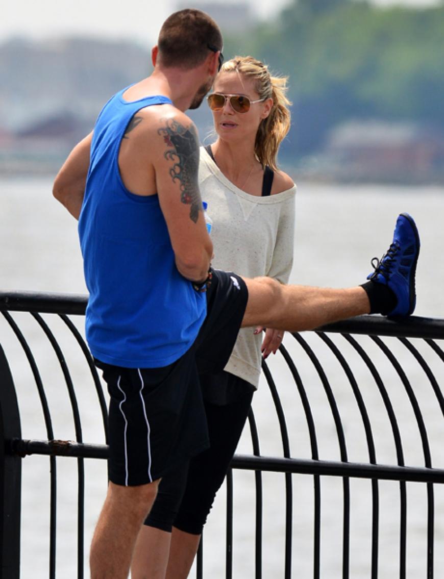 Eins, zwei, hoch das Bein! Heidi Klum und Lover Martin Kristen genießen jede freie Minute zusammen. Und selbst die wird genutzt - um Sport zu machen.