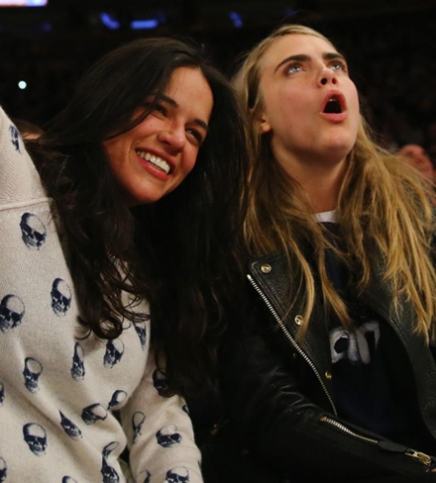 Wieder zusammen? Anfang des Jahres trennte sich das Paar. Trotzdem verbringt Michelle Rodriguez mit ihrer Ex Cara Delevigne viel Zeit. Cara soll sie trösten. Michelle hatte sich nach einem Riesenkrach von Zac Efron getrennt und braucht nun Ablenkung