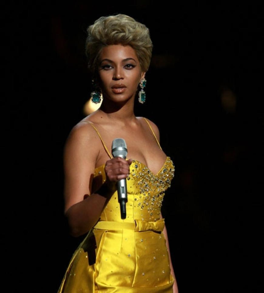 Beyonce mit Kurzhaar-Frisur. Lange Haare gefallen uns an ihr besser